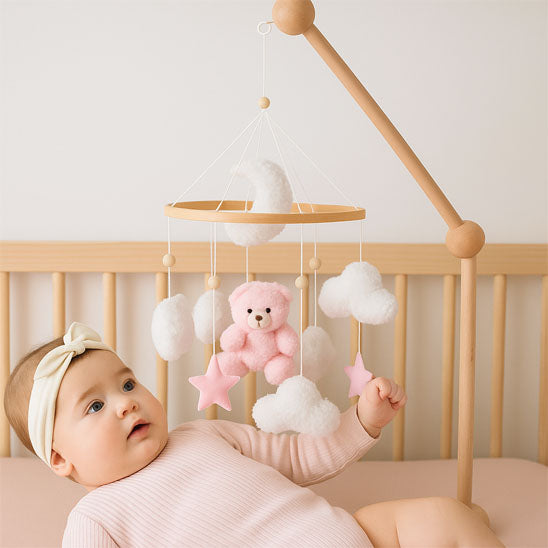 mobile bebe nuages blancs