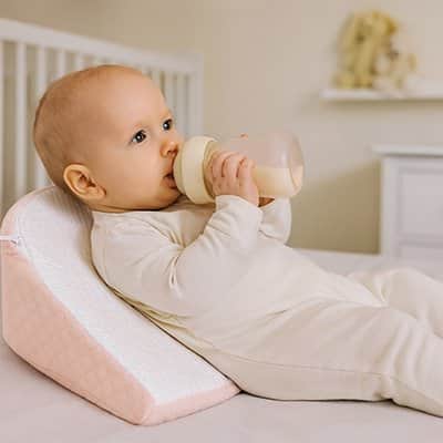 Plan incliné pour bébé confortable