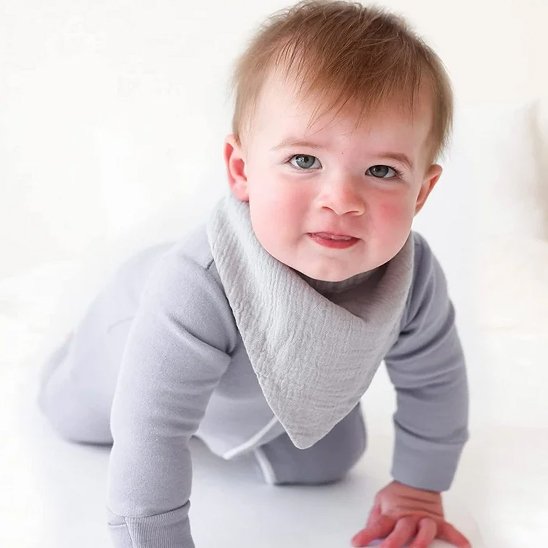 Bavoir bandana gris perle