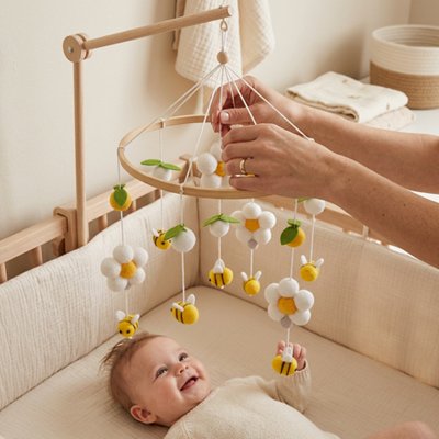 Mobile bébé bois