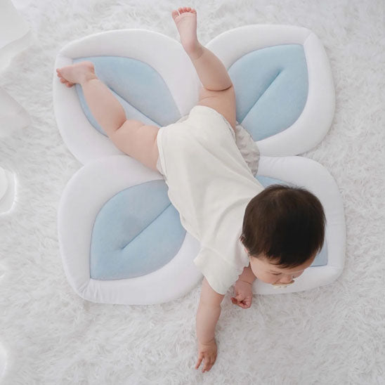siege-de-bebe-pour-le-bain-bleu-blanc