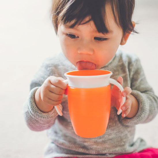 verre-pour-bébé-anti-fluite
